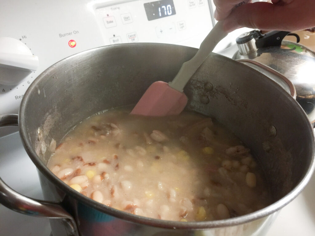 Hull corn bean soup for the party.
